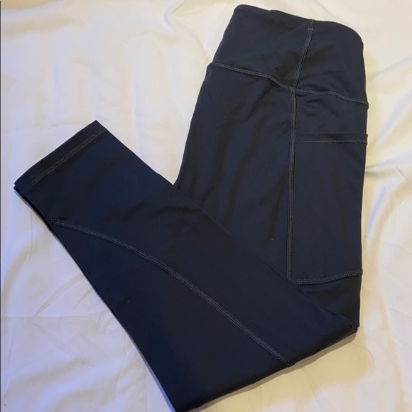 High Rise Total Knockout Pocket Capri Leggings - Picture 2 of 6